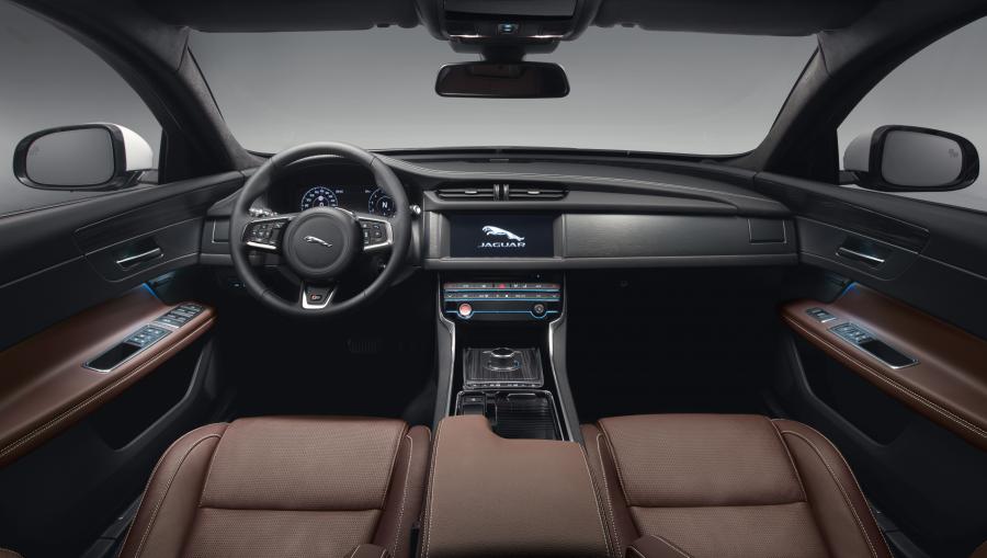 Торпедо Jaguar XF S Sportbrake 2017 года  (WW) (фото 20 из 67)